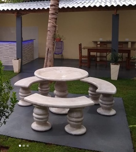 Área de Lazer com mesa de concreto em Santa Rita do Pardo